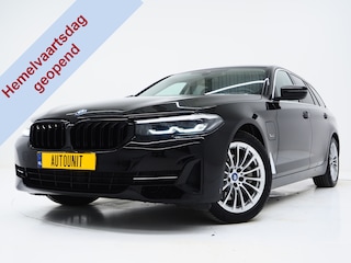 BMW 5-serie Touring 530e xDrive | Leder | Trekhaak | HUD | Camera | Memory | Stoelkoeling | DAB | Carplay