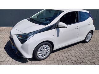 Toyota Aygo 1.0 VVT-i x-play//CAMERA// APP CARPLAY/ANDRIOD AUTO