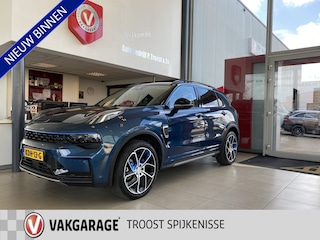 Lynk & Co 01 1.5 6.6kw laadvermogen!!,Automaat,Panoramadak/360° Camera/Keyless/Sfeerverlichting/Lane assist/Adaptive Cruise Control/Navigatie/Apple Carplay/Spraakbediening,Climate control/Stoelverwarming/Dodehoek detectie/Elektrisch sluitende achterklep,20 Inch Lmv