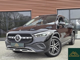 Mercedes-Benz GLA 250 e Panoramadak | Trekhaak | Adaptive cruise | Stoelverwarming | Memory | Matrix LED | Head-up | Navigatie | Camera | Sfeerverlichting |Dealeronderhouden