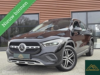 Mercedes-Benz GLA 250 e Panoramadak | Trekhaak | Adaptive cruise | Stoelverwarming | Memory | Matrix LED | Head-up | Navigatie | Camera | Sfeerverlichting |Dealeronderhouden