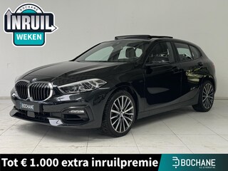 BMW 118i Executive Edition | Panoramadak | Navigatie | Parkeersensoren V+A | Apple CarPlay / Android Auto |