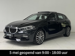 BMW 118i Executive Edition | Panoramadak | Navigatie | Parkeersensoren V+A | Apple CarPlay / Android Auto |