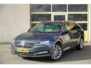 Skoda Superb Combi 1.5 TSI ACT 150PK! Automaat Business Edition BJ2020 Lmv 18" | Led V+A | Pdc | Keyless entry | Trekhaak | Elek. achterklep | Verwarmde voorruit | Achteruitrijcamera | App-Connect | Navi | Virtual cockpit | Dashboard verlichting | Verwarmde voorstoelen