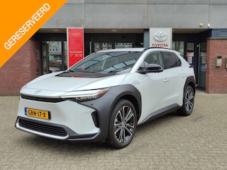 Toyota bZ4X PREMIUM 71KWH WARMTEPOMP 3-FASE LADEN 150 kW STOEL/STUURVERW STOELVENTILATIE JBL-AUDIO APPLE/ANDROID 360° CAMERA LEDER EL-ACHTERKLEP 20'' LM-VELGEN