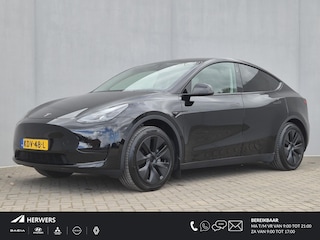 Tesla Model Y Long Range RWD 75 kWh Automaat / CCS snellader / Panoramadak / Trekhaak afneembaar / Basic Autopilot / Rondomzicht camera / Trekgewicht 1600 kg / Stuur- Stoel & Voorruitverwarming / Elektrische achterklep / Adaptief cruise control /