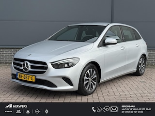 Mercedes-Benz B-klasse 180 Business Solution Automaat / Dealer Onderhouden / 1e Eigenaar / Trekhaak / Navigatie / Stoelverwarming / Climate Control /