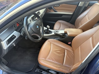 BMW 3-serie Touring 318i Corporate Lease Luxury Line / NAVI / CRUISE / LEER / AIRCO