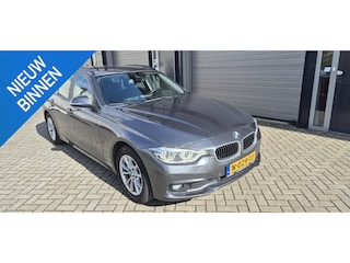BMW 3-serie Touring 320d Edition Sport Line Shadow Executive rijdt en schakelt goed, lv deur en scherm schaafschade
