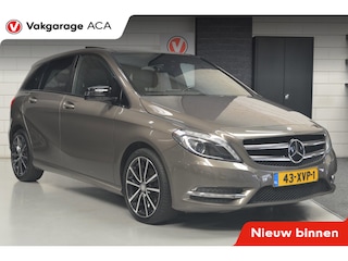 Mercedes-Benz B-klasse 180 Ambition // AUTOMAAT // TREKHAAK // LEDER // NAVI // PANO //