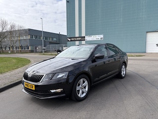 Skoda Octavia 1.0 TSI Greentech Style Business Automaat DSG 116 PK. Prachtige en als nieuw rijdende auto !!!