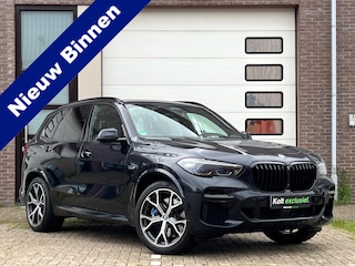 BMW X5 xDrive45e High Executive M-Sport 394 PK Plugin Hybride / Soft Close / Luchtvering / Panoramadak / 21"LM Velgen / Leder Induvidual Sport Int / Laserlicht / Head-Up / Park Assist /Live Cockpit / 1e Eigenaar!