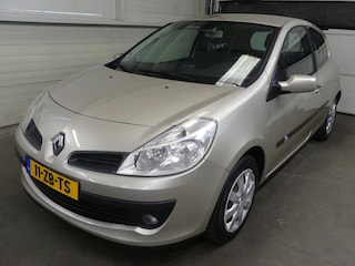 Renault Clio 1.6-16V Dynamique - Automaat - Trekhaak
