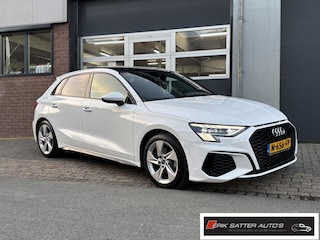 Audi A3 Sportback 30 TFSI S edition Black optic| Matrix Led| Panoramadak| App| Carplay| Private glass