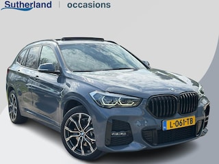 BMW X1 xDrive25e eDrive M Sport | Plug-in Hybride | PHEV | 220pk | Panoramadak | Storm Bay Metallic | 19 inch | M Pakket | Camera | Sportstoelen | Led verlichting | Head Up Display | Shadowline Exterieur