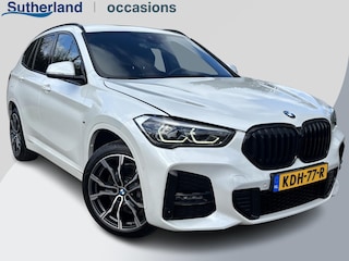 BMW X1 xDrive25e M Sport | 220 PK PHEV | Plug-in Hybride | M pakket | Trekhaak | 19 inch | Camera | Sportstoelen | Stoelverwarming | Adaptive Led | Individual dakhemel | Elektrische achterklep