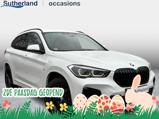 BMW X1 xDrive25e M Sport | 220 PK PHEV | Plug-in Hybride | M pakket | Trekhaak | 19 inch | Camera | Sportstoelen | Stoelverwarming | Adaptive Led | Individual dakhemel | Elektrische achterklep