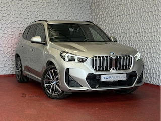 BMW X1 XDRIVE 25E M-SPORT LED PANO.SCHUIFDAK HEADUP ELEK.KLEP NAVI 360.CAM STOELVERW M-SHADOW LINE ELEK.STOEL ZWARTE.HEMEL 06/2025 PHEV PLUG IN HYBRID AWD 4X4 4WD ✅ Top Auto's. Al 30 Jaar uw Bmw Specialist in ,  BMW M / M Sport / PHEV / HEV / Hybrid / Mhev / 25e / 30e / xDrive25e // xDrive30e / sDrive18i / sDrive20i / sDrive23i ✅