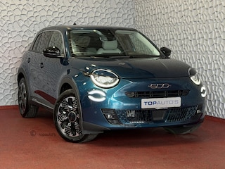 Fiat 600 1.2 HYBRID LA PRIMA CAMERA CARPLAY ADAP.CRUISE STOELVERW. ELEK.KLEP LEER MASSAGE ELEK.STOEL 18''LMV ✅ Top Auto Fiat Wijchen , 30 Jaar ervaring in Fiat , Wij leveren de : Icon / La Prima / Pop / Sport . Urban / Benzine / Hybrid . Met Fabrieksgarantie ✅