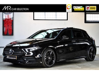 Mercedes-Benz A-klasse 180 AMG Line | Panoramadak | Night | 19 inch | Sfeerverlichting | Apple Carplay | NL auto |