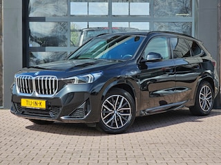 BMW X1 xDrive25e PHEV | M Sport | Premium Pack | Driving Assistance Plus | Park Pack | Leder/Alcantara | Stoelverwarming | Widescreen | Camera |