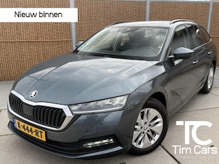 Skoda Octavia Combi 1.0 TSI Business Edition Trekhaak afneembaar | Elektrisch bedienbare achterklep | LED verlichting | Climate & cruise control | Navigatiesysteem | Apple CarPlay/Android Auto | Parkeersensoren voor en achter