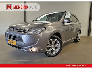 Mitsubishi Outlander 2.0 PHEV Instyle+ XENON 2 SETS BANDEN OPEN DAK LEER NAVI TREKHAAK