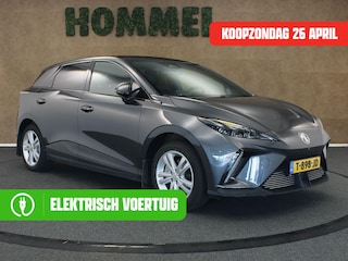 MG 4 Electric Luxury 64 kWh SOH 96.1%!! - ORIGINEEL NEDERLANDSE AUTO - DODEHOEKDETECTIE - 3 FASE LADEN - STUURVERWARMING - ACHTERUITRIJCAMERA - CRUISE CONTROL ADAPTIEF - CLIMATE CONTROL - FULL-MAP NAVIGATIESYSTEEM - STUUR/VOORSTOELEN VERWARMD