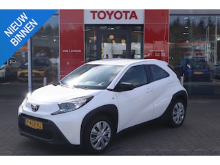 Toyota Aygo PLAY AUTOMAAT CAMERA AD-CRUISE APPLE/ANDROID ALL-SEASON NL-AUTO DEALERONDERHOUDEN