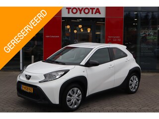 Toyota Aygo PLAY AUTOMAAT CAMERA AD-CRUISE APPLE/ANDROID ALL-SEASON NL-AUTO DEALERONDERHOUDEN