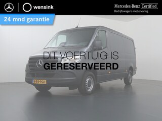 Mercedes-Benz Sprinter 317 CDI L2 H1 | AUT. | PRO | CARPLAY | ANDROID AUTO | CAMERA | AIRCO | CRUISE CONTROL | 3500 KG TREKHAAK | BETIMMERDE LAADRUIMTE | RWD | 3-ZITS | CERTIFIED