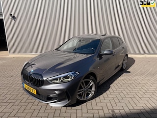BMW 118i Business Edition M-Pakket|Spoiler|Carplay|NAP