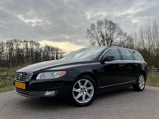 Volvo V70 1.6 T4 Nordic+ | 2e Eigenaar | Leder | Nieuwe Distributie | Bi-Xenon | Navi | Trekhaak | Clima | Stoelverwarming | PDC |