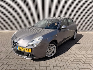 Alfa Romeo Giulietta 1.4 T Distinctive Automaat|Navi|Leder|PDC|Stoelverwarming