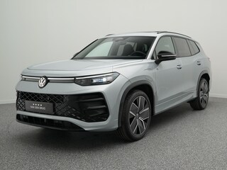 Volkswagen Tayron R-Line 1.5 eHybrid 272 PK | LED Plus | Panoramadak | DCC | Black Style | Achteruitrijcamera | Trekhaak |