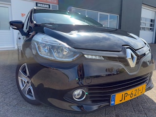 Renault Clio Estate 0.9 TCe Night&Day van 2de Eig met parkeersensoren en trekhaak en navigatie en bluetooth telefoon / media