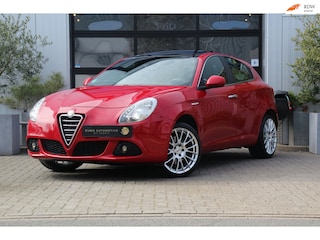 Alfa Romeo Giulietta 1.4 Turbo Turismo -170 PK - TREKHAAK - PANORAMADAK - PDC - XENON - CRUISE CONTROL - YOUNGTIMER!