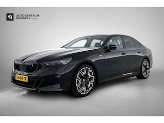 BMW i5 EDrive40 84 kWh M-sport(NL-auto, Harman/Kardon, SfeerV, Stoel V+ K, 360 Camera, Lane Assit, Active Cruise, Etc)