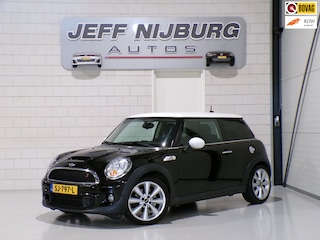 Mini Mini 1.6 Pepper 184PK Xenon Bluetooth Navigatie Leer 17"Velgen Climatronic Cruise-control Garantie