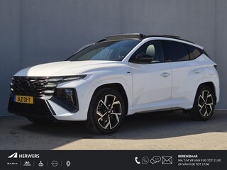 Hyundai Tucson 1.6 T-GDI PHEV N Line Edition 4WD Automaat / Nieuw Model / Fabrieksgarantie tot 07-2029 / Dealer onderhouden / Trekgewicht 1210 kg / Glazen schuif- en kanteldak / Head Up Display / Stuur- & Stoelverwarming / Achteruitrijcamera / Elektrische achterklep / Apple Carplay Android Auto / Krell Audio Systeem /