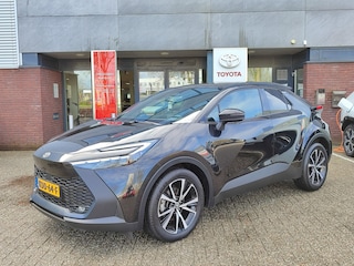 Toyota C-HR 1.8 HYBRID 140 FIRST-EDITION STOEL/STUURVERW EL-ACHTERKLEP KEYLESS BLIND SPOT PARK-SENSOREN NAVI CAMERA APPLE/ANDROID 18'' VELGEN