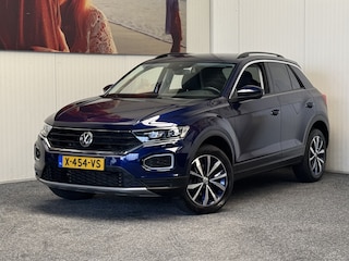 Volkswagen T-Roc 1.5 TSI Style Business NAVIGATIE ADAPTIVE CRUISE CONTROL APPLE CARPLAY/ANDROID RIJSTROOKSENSOREN ACHTERUITRIJCAMERA AFN. TREKHAAK ZEER MOOI ! 3010
