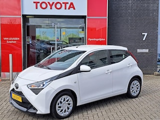 Toyota Aygo X-PLAY ACHTERUITRIJCAMERA AIRCO APPLE CARPLAY / ANDROID AUTO