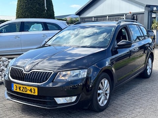 Skoda Octavia Combi 1.2 Benzine 2013 Zwart Facelift Trekhaak Navi