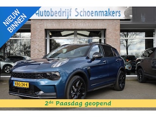 Lynk & Co 01 1.5 MY23! BLACKLINE! 6.6Kwh LADEN! ZWARTE-HEMEL ROLHOES MY23 360-CAMERA PANO/SCHUIF INFINITY DAB NAVI CARPLAY STOELVERWARMING ELEK.ACHTERKLEP 20"LMV