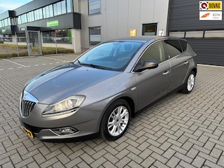 Lancia Delta 1.9-16V Twin-Turbo Oro