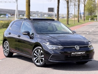Volkswagen Golf 1.5 eTSI 1.5 eTSI 150pk Pano Navi ACC Sfeerverlichting