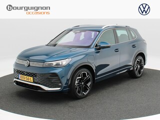Volkswagen Tiguan 1.5 eHybrid 272 Pk Automaat R-Line | Trekhaak | Head-up | 360° Camera | Stoel/Stuur Verwarming | Massage | Stoel Ventilatie | Adaptive cruise | 19 Inch | 24.515 Km !!