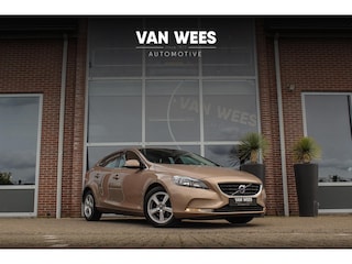 Volvo V40 1.6 T3 Momentum | 2e eigenaar | Sportstuur | Stoelverwarming | Climate control | Navigatie | Cruise control | PDC | Mistlampen | Origineel