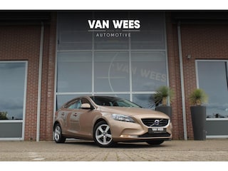 Volvo V40 1.6 T3 Momentum | 2e eigenaar | Sportstuur | Stoelverwarming | Climate control | Navigatie | Cruise control | PDC | Mistlampen | Origineel